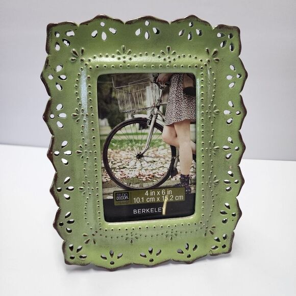 Berkeley Green Acrylic Table Top Picture Frame 4" X 6" - Picture 1 of 4